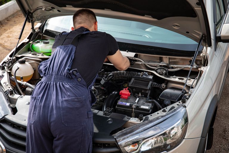 Panduan Praktis Cara Merawat Mesin Mobil agar Tetap Awet dan Optimal
